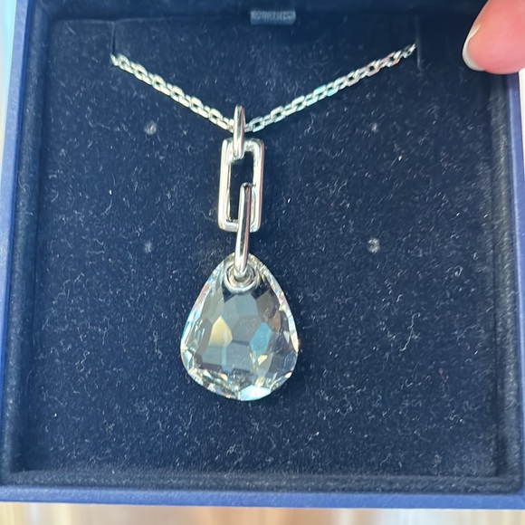 Swarovski Crystal Necklace, sparkling beauty. - Picture 7 of 8